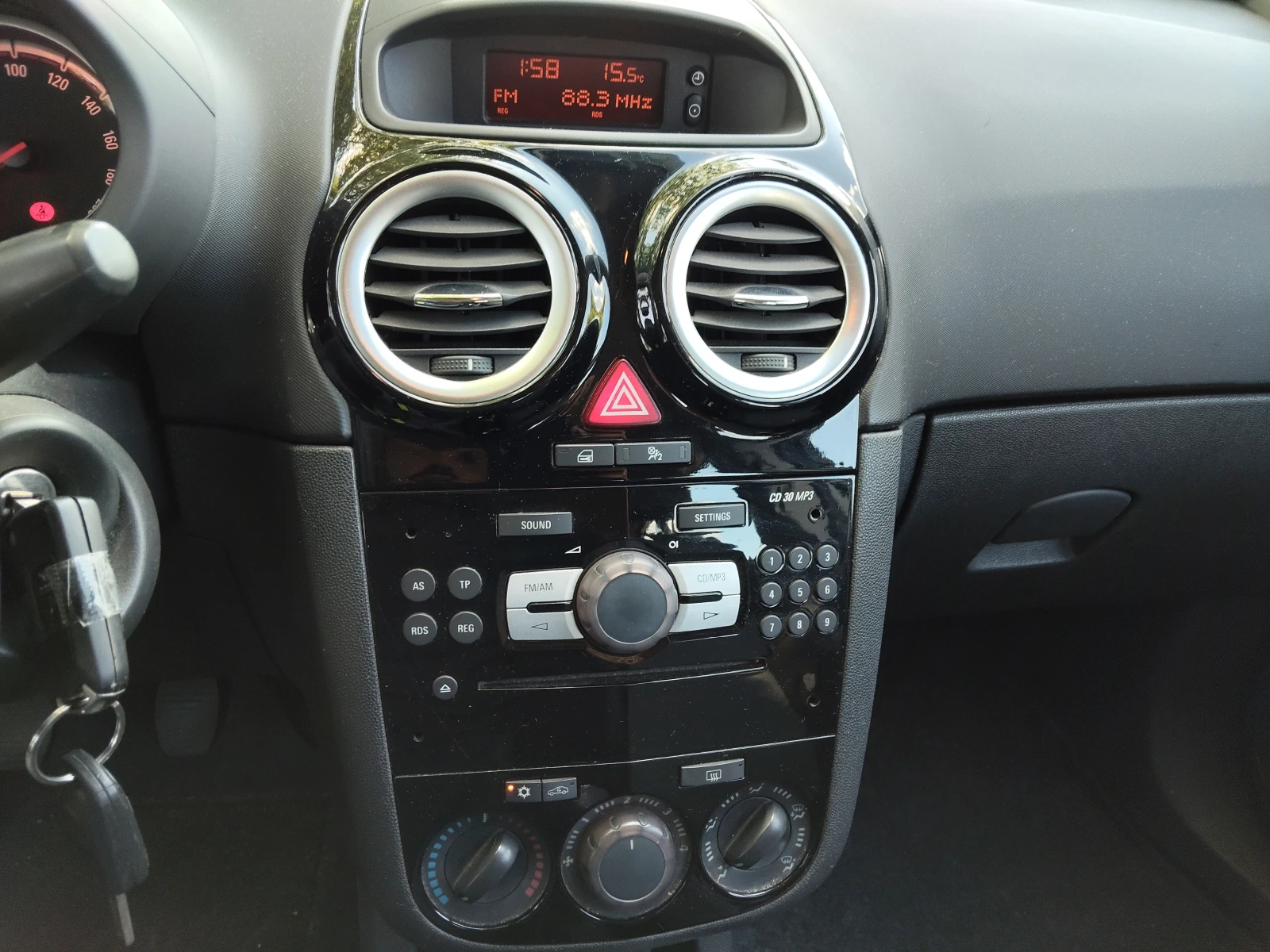 Opel Corsa 1, 2i 80ps COSMO, снимка 12 - Автомобили и джипове - 55390420