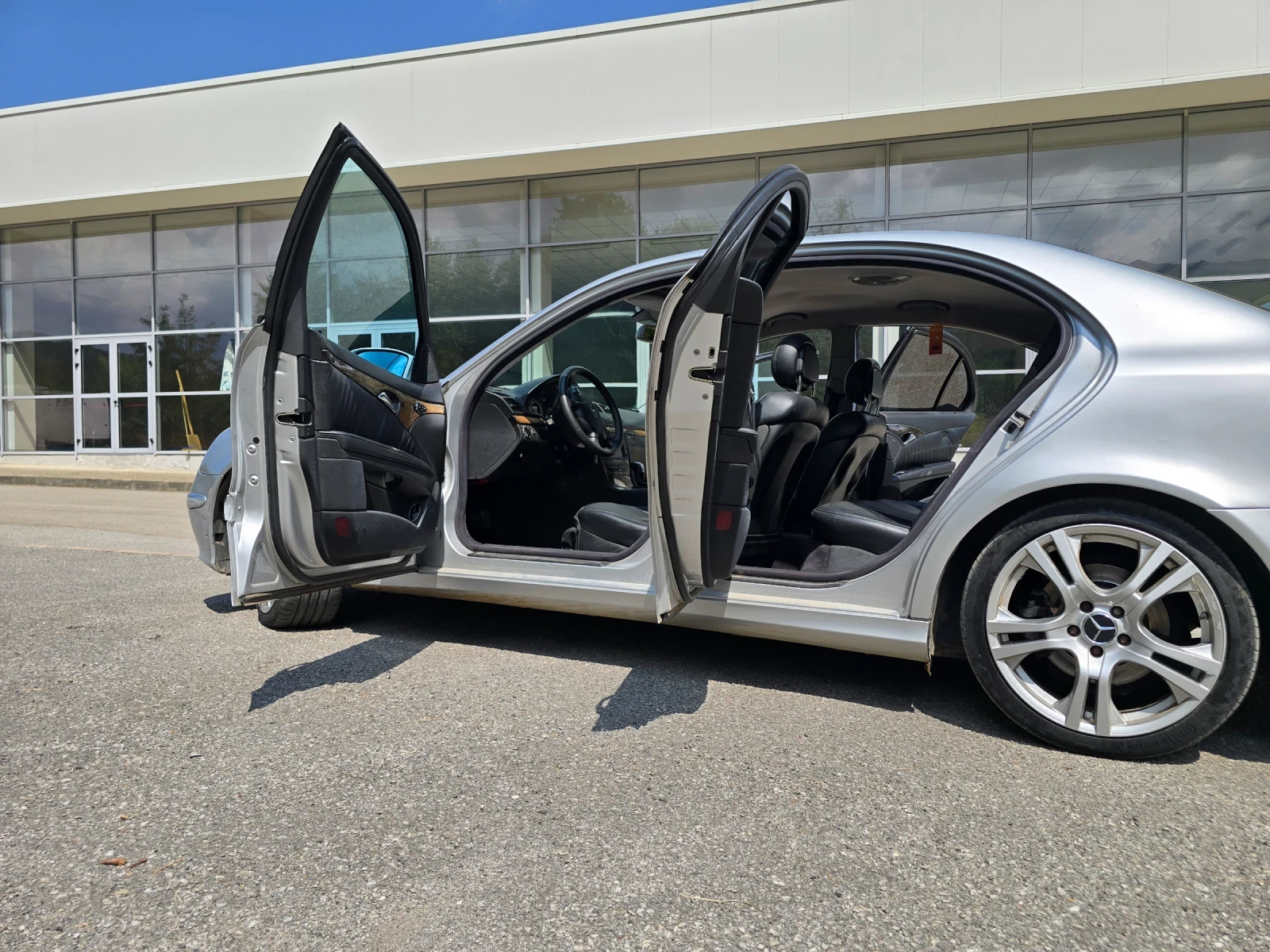 Mercedes-Benz E 280, снимка 2 - Автомобили и джипове - 55797595