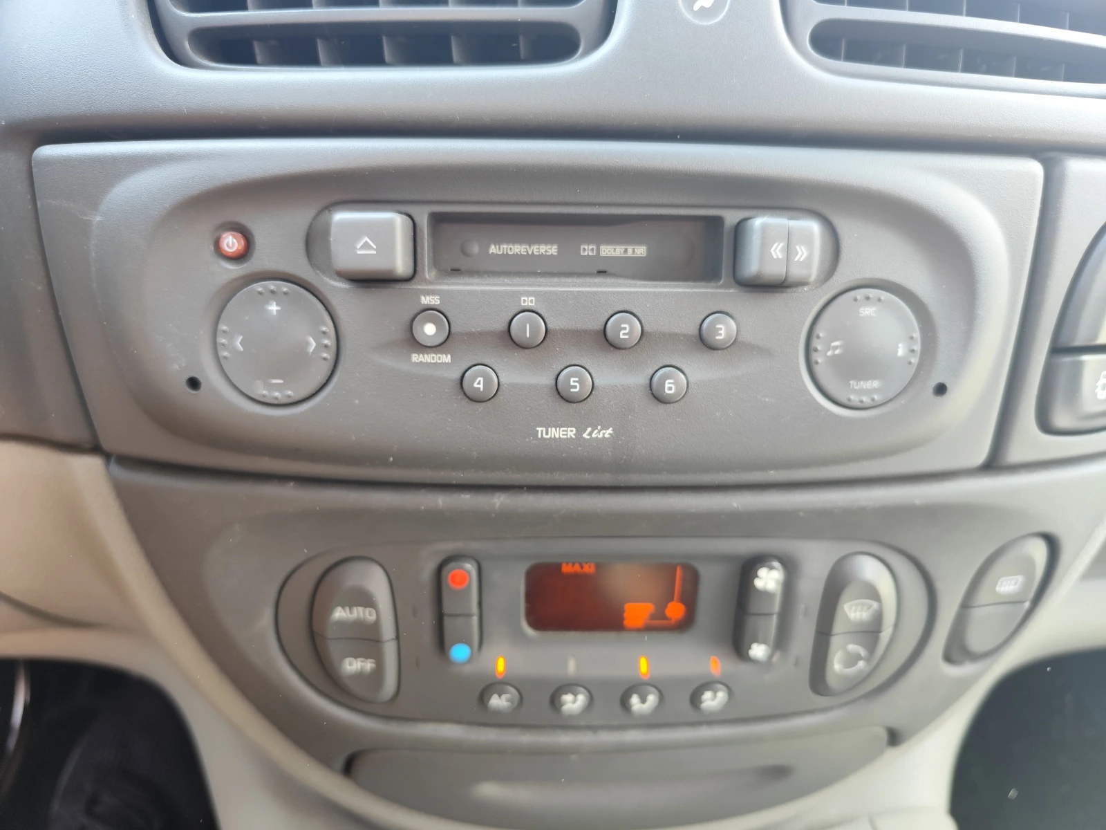 Renault Scenic 1.6, снимка 7 - Автомобили и джипове - 55970148