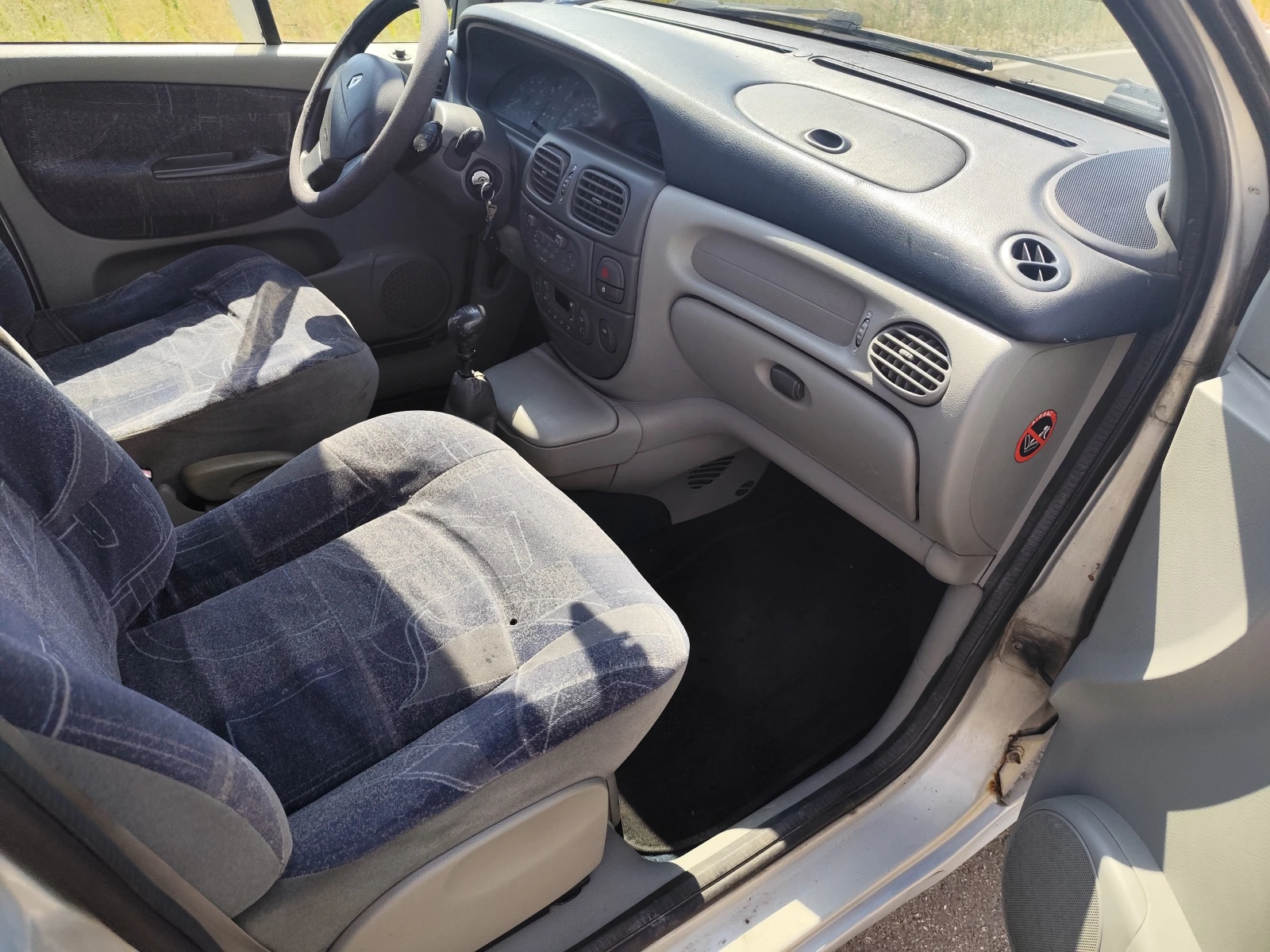 Renault Scenic 1.6, снимка 9 - Автомобили и джипове - 55970148