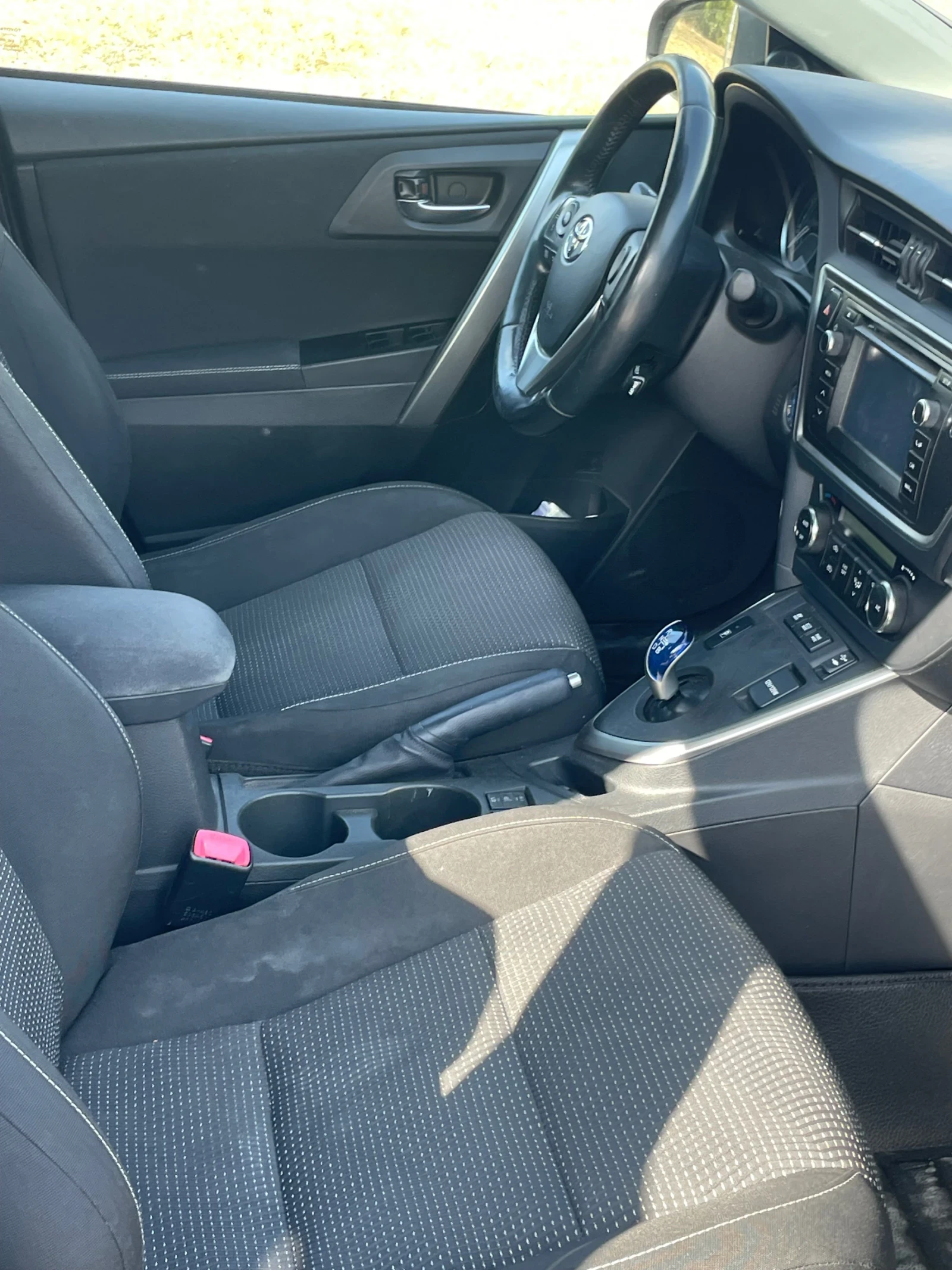 Toyota Auris, снимка 8 - Автомобили и джипове - 56149871