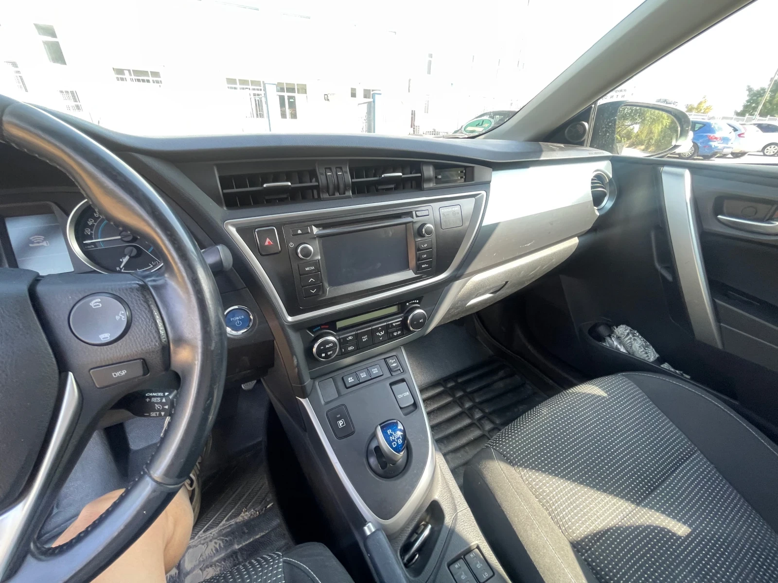 Toyota Auris, снимка 11 - Автомобили и джипове - 56149871