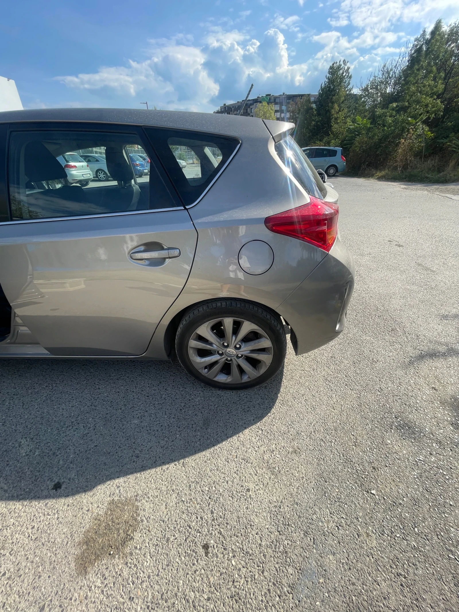 Toyota Auris, снимка 14 - Автомобили и джипове - 56149871