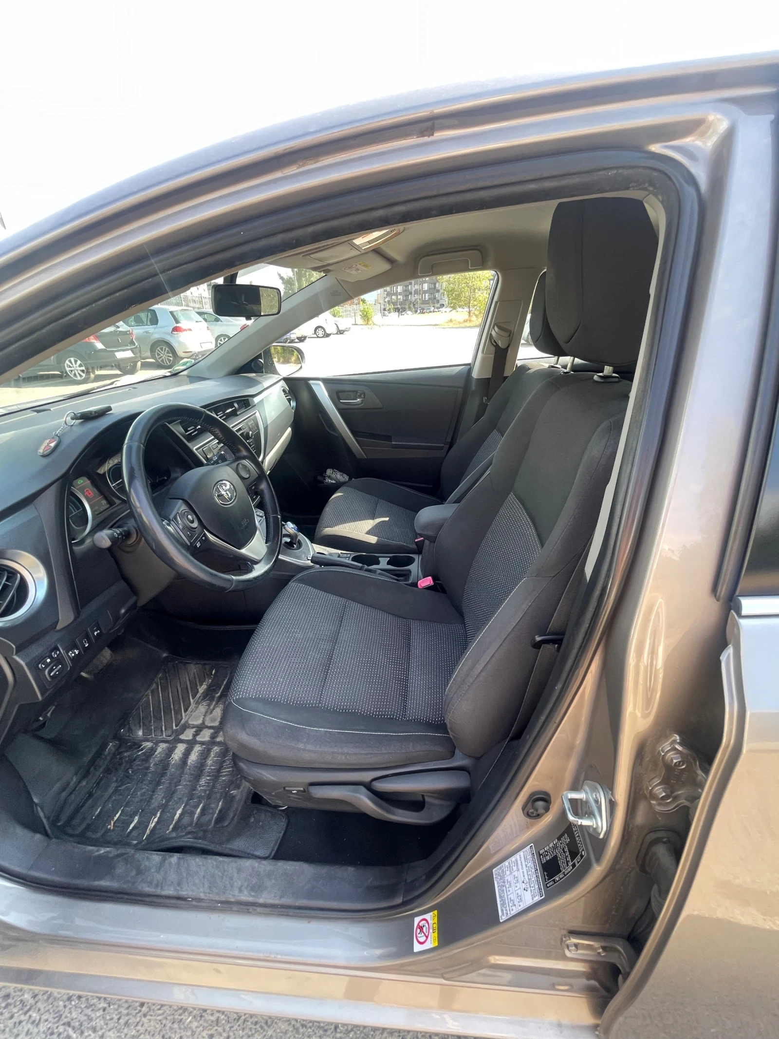 Toyota Auris, снимка 17 - Автомобили и джипове - 56149871