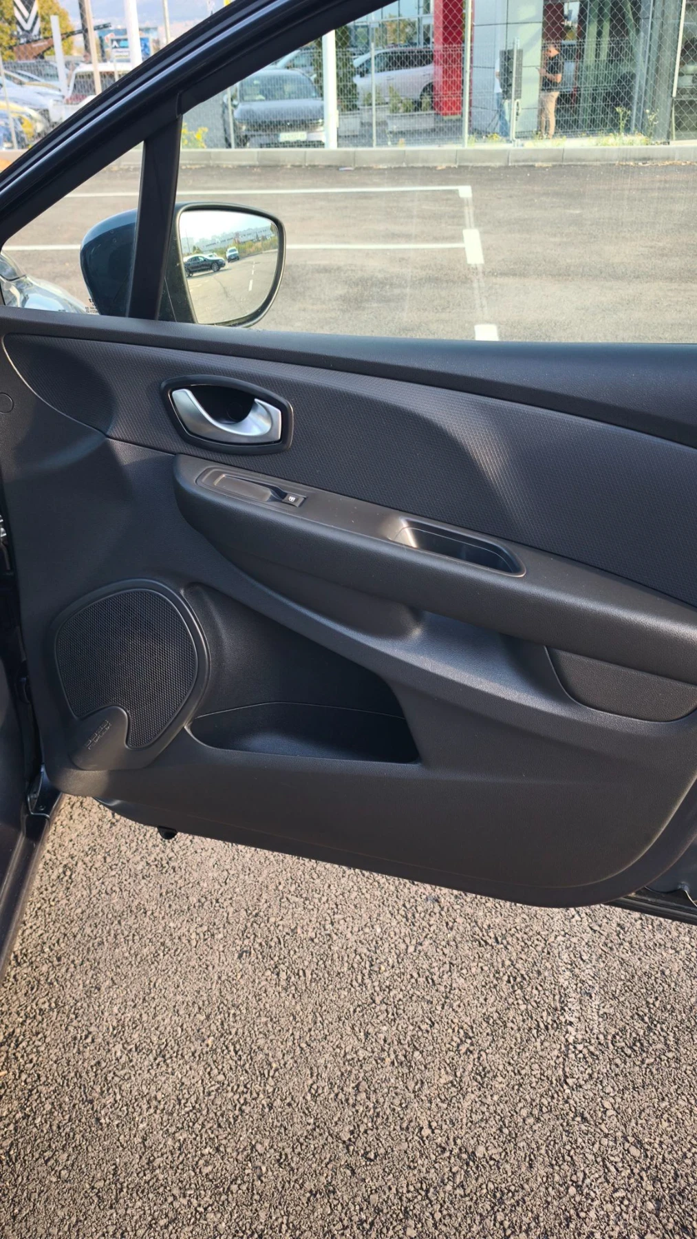Renault Clio, снимка 14 - Автомобили и джипове - 56480607