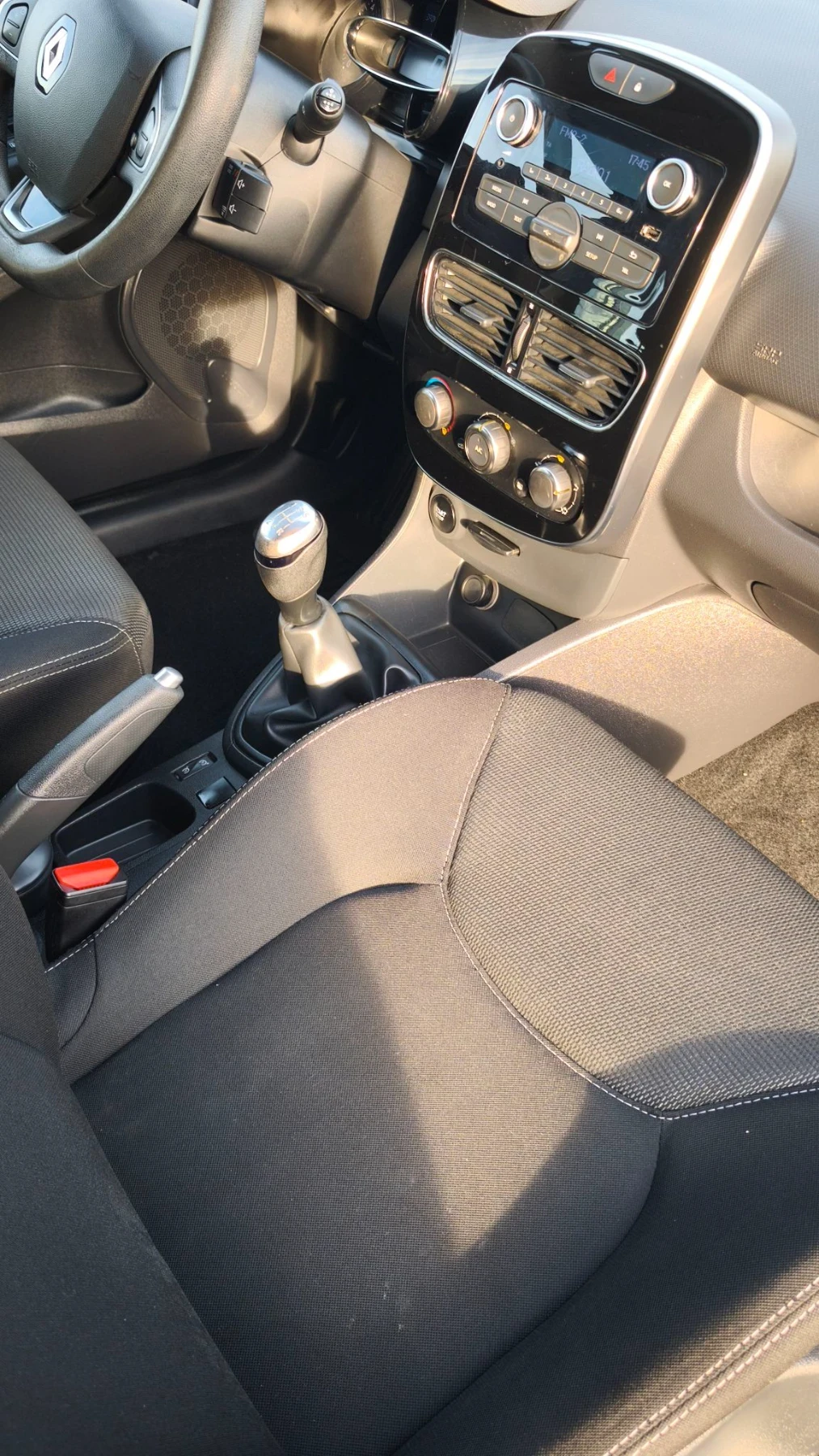 Renault Clio, снимка 15 - Автомобили и джипове - 56480607