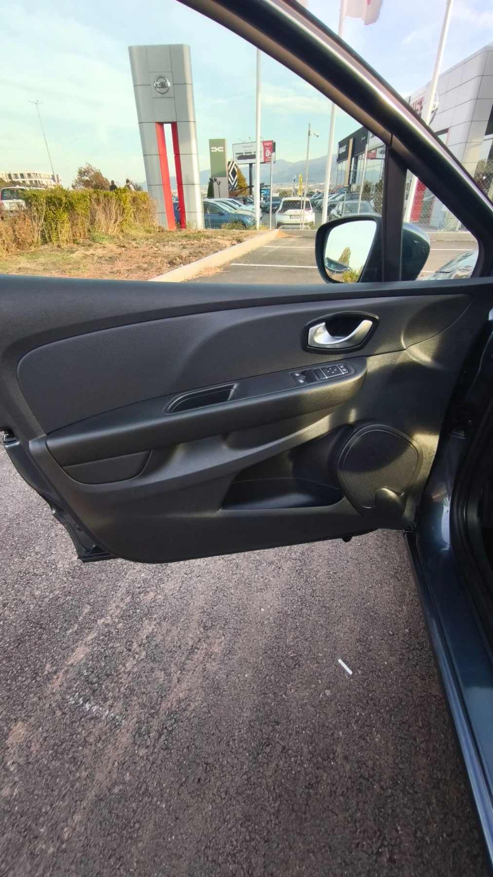 Renault Clio, снимка 12 - Автомобили и джипове - 56480607