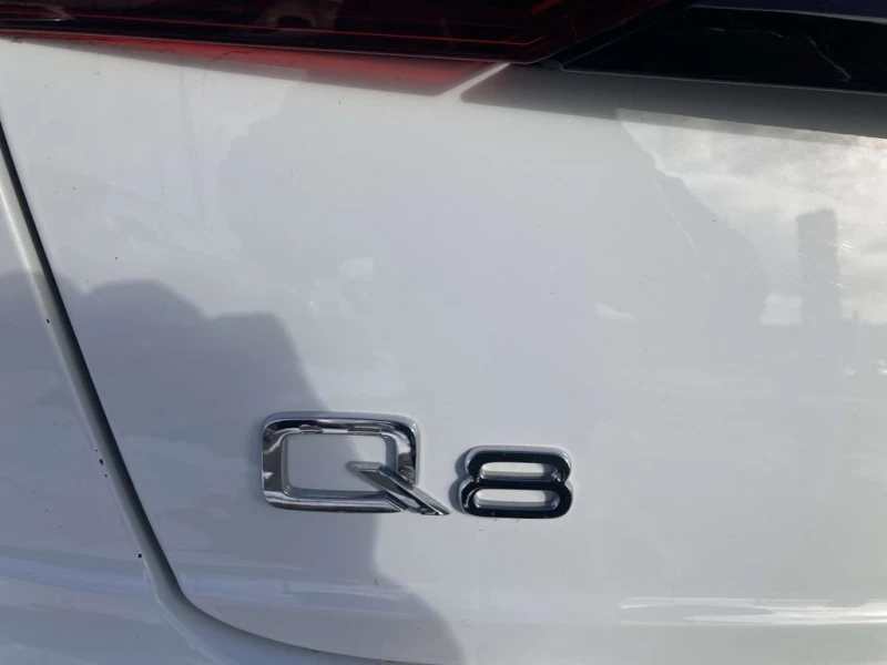Audi Q8 * Premium * CARFAX * БЕЗ ПЪРВОНАЧАЛНА ВНОСКА, снимка 4 - Автомобили и джипове - 53246056
