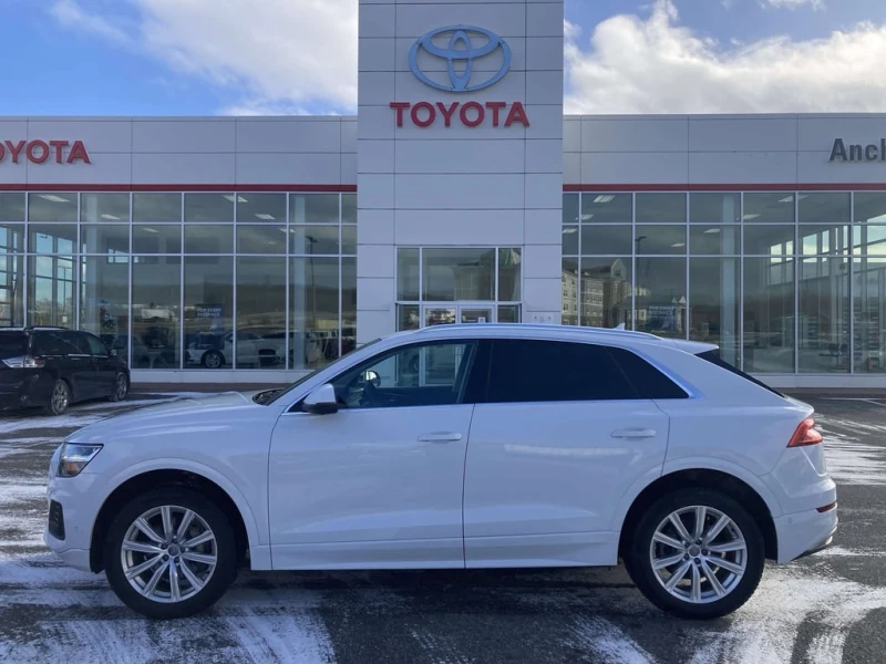 Audi Q8 * Premium * CARFAX * БЕЗ ПЪРВОНАЧАЛНА ВНОСКА, снимка 2 - Автомобили и джипове - 53246056