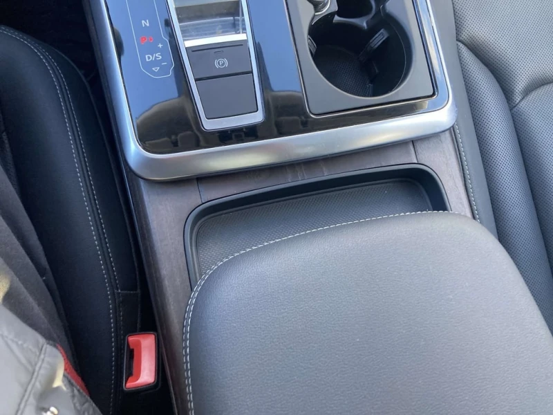 Audi Q8 * Premium * CARFAX * БЕЗ ПЪРВОНАЧАЛНА ВНОСКА, снимка 10 - Автомобили и джипове - 53246056