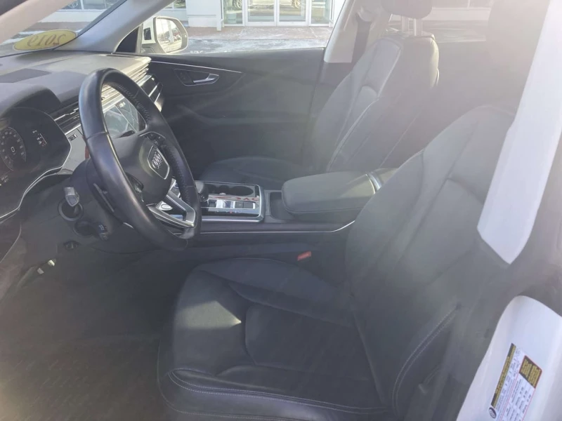 Audi Q8 * Premium * CARFAX * БЕЗ ПЪРВОНАЧАЛНА ВНОСКА, снимка 7 - Автомобили и джипове - 53246056