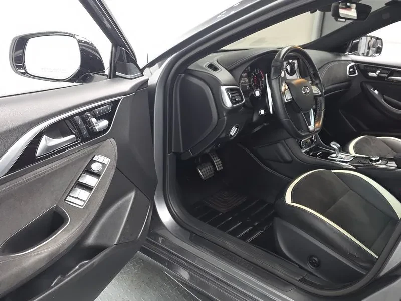 Infiniti Q30 Premium 2.0 Бензин, снимка 9 - Автомобили и джипове - 55433849