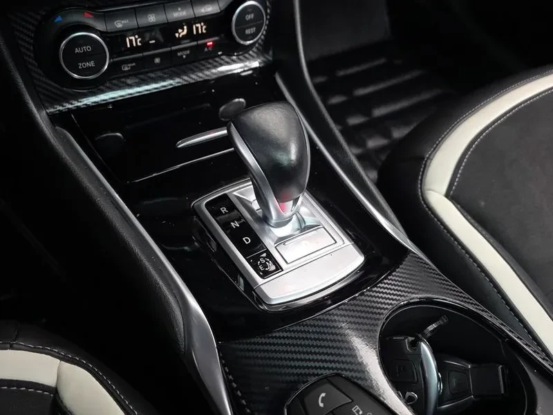 Infiniti Q30 Premium 2.0 Бензин, снимка 8 - Автомобили и джипове - 55433849