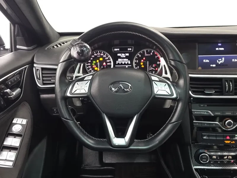 Infiniti Q30 Premium 2.0 Бензин, снимка 4 - Автомобили и джипове - 55433849