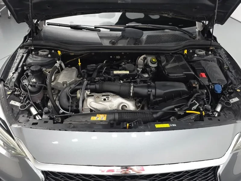 Infiniti Q30 Premium 2.0 Бензин, снимка 14 - Автомобили и джипове - 55433849