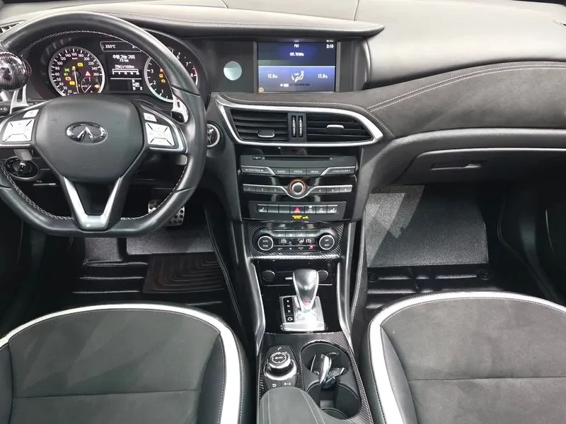 Infiniti Q30 Premium 2.0 Бензин, снимка 3 - Автомобили и джипове - 55433849