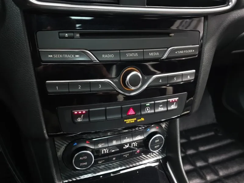 Infiniti Q30 Premium 2.0 Бензин, снимка 7 - Автомобили и джипове - 55433849
