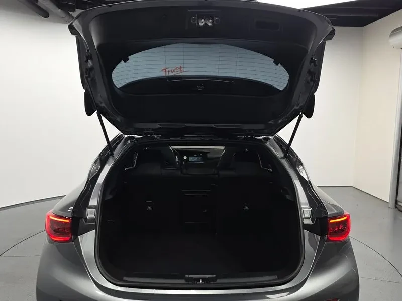 Infiniti Q30 Premium 2.0 Бензин, снимка 13 - Автомобили и джипове - 55433849