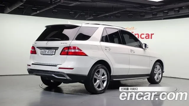 Mercedes-Benz ML 350 BlueTEC 4MATIC, АВТОКРЕДИТ, снимка 2 - Автомобили и джипове - 56060327