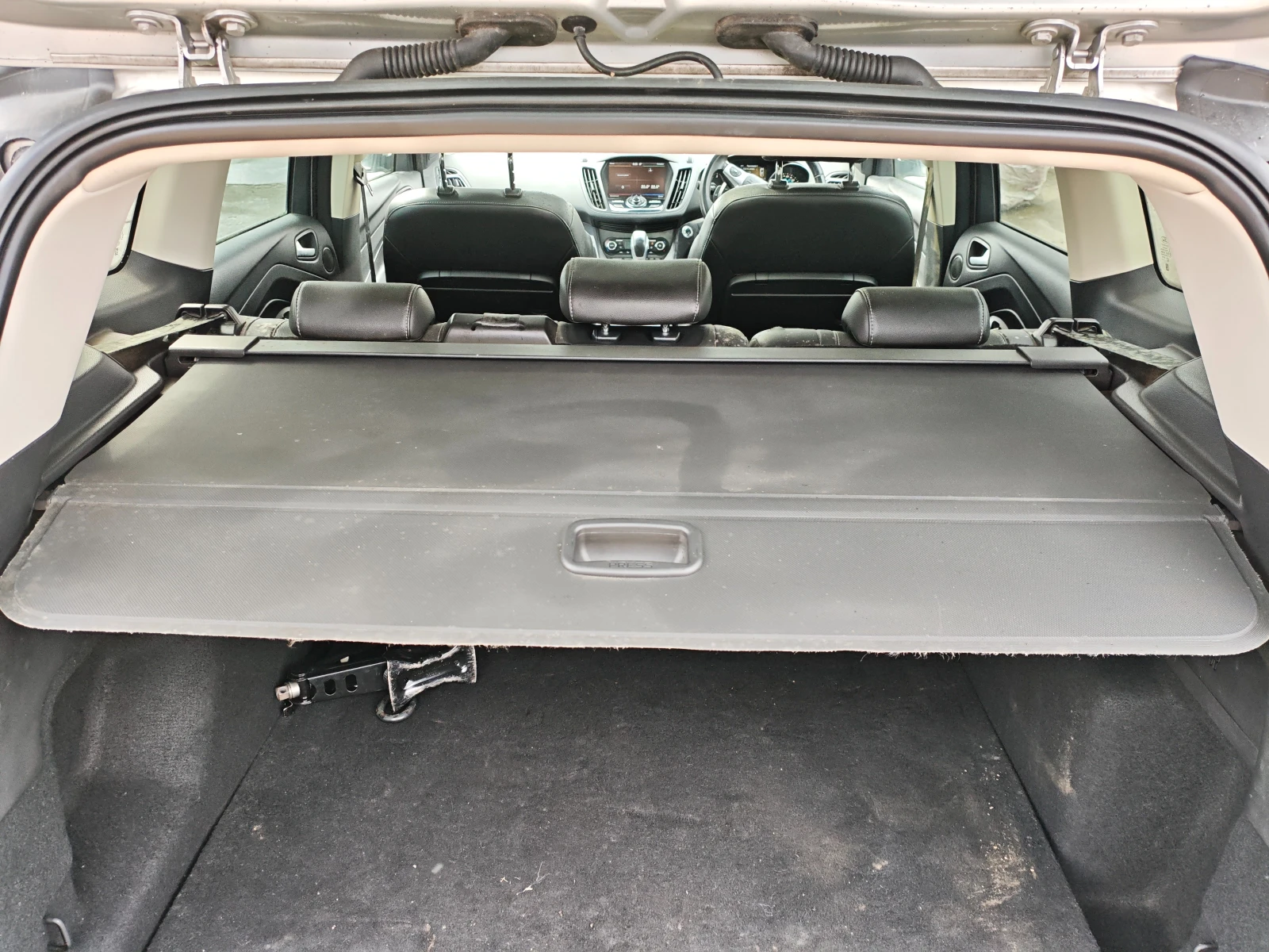 Ford Kuga 2.0tdci, снимка 9 - Автомобили и джипове - 48031483