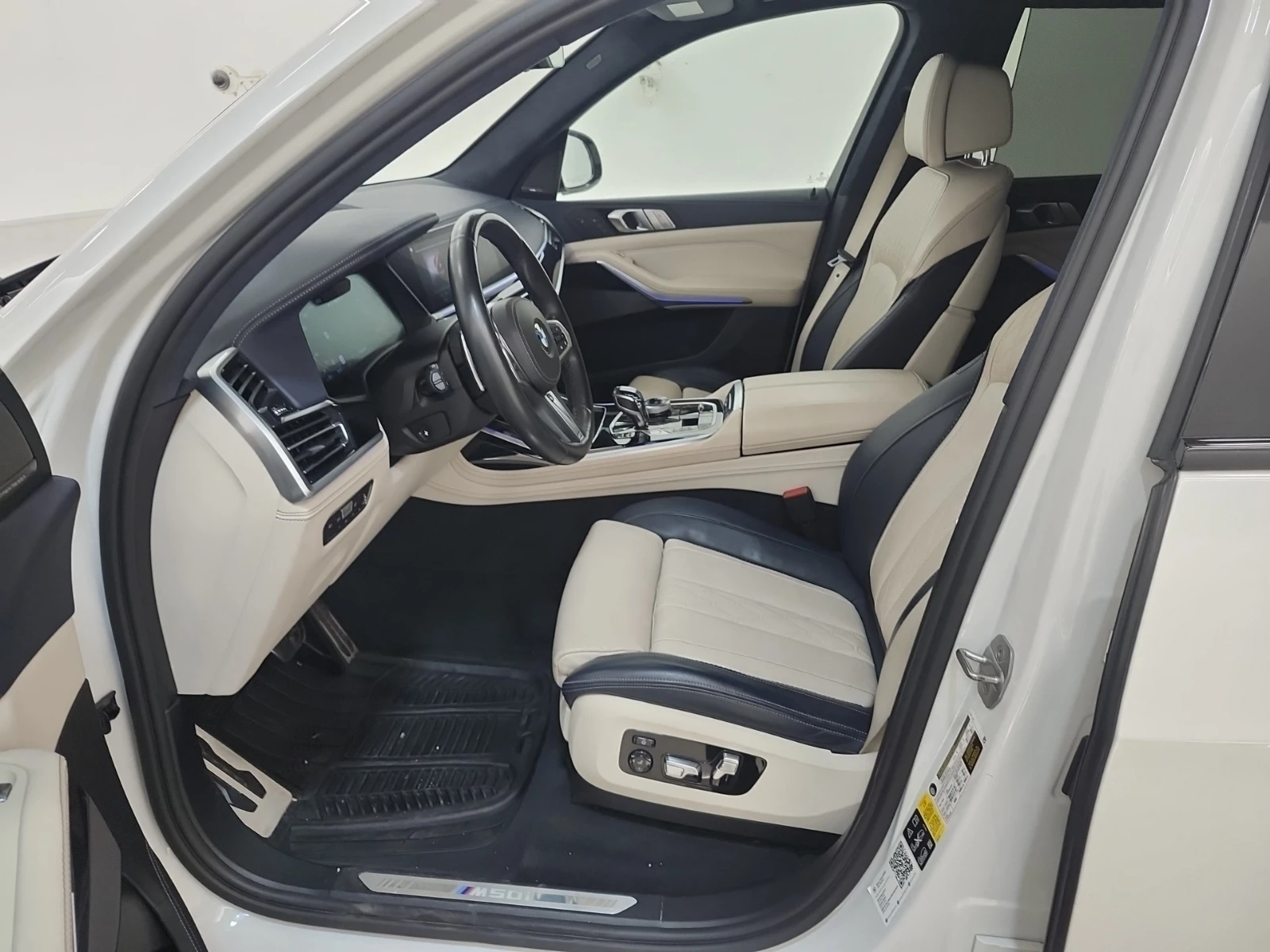 BMW X7 xDrive* МАСАЖ* HARMAN* SKY LOUNGE PANO* HUD* AMBIE, снимка 9 - Автомобили и джипове - 54441112