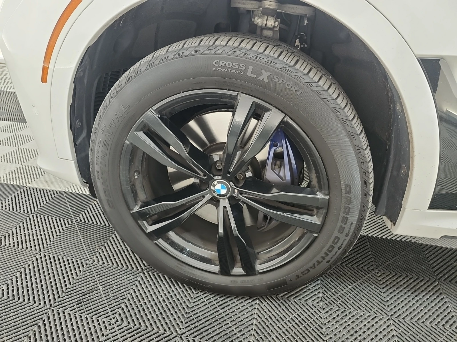 BMW X7 xDrive* МАСАЖ* HARMAN* SKY LOUNGE PANO* HUD* AMBIE, снимка 7 - Автомобили и джипове - 54441112