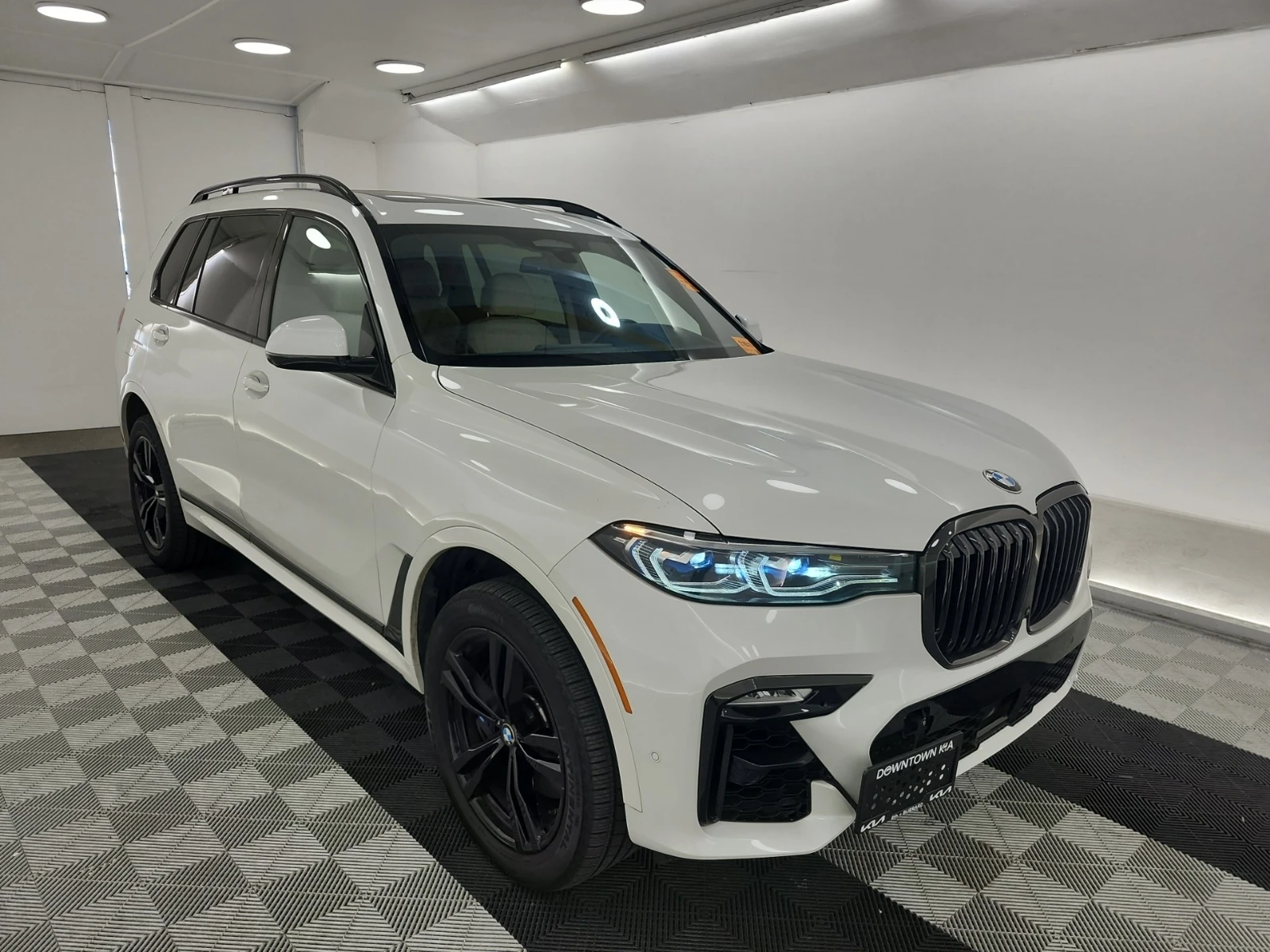 BMW X7 xDrive* МАСАЖ* HARMAN* SKY LOUNGE PANO* HUD* AMBIE, снимка 2 - Автомобили и джипове - 54441112
