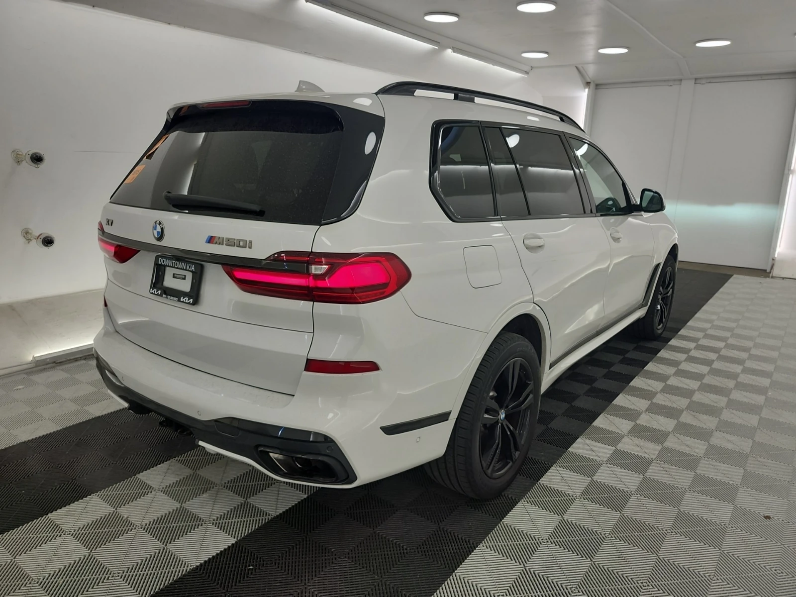 BMW X7 xDrive* МАСАЖ* HARMAN* SKY LOUNGE PANO* HUD* AMBIE, снимка 3 - Автомобили и джипове - 54441112