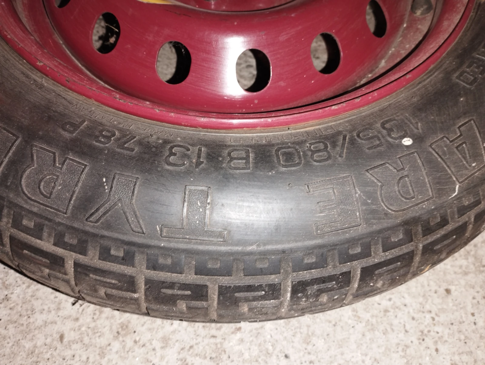 Гуми с джанти Pirelli 135/80R13, снимка 2 - Гуми и джанти - 54014428