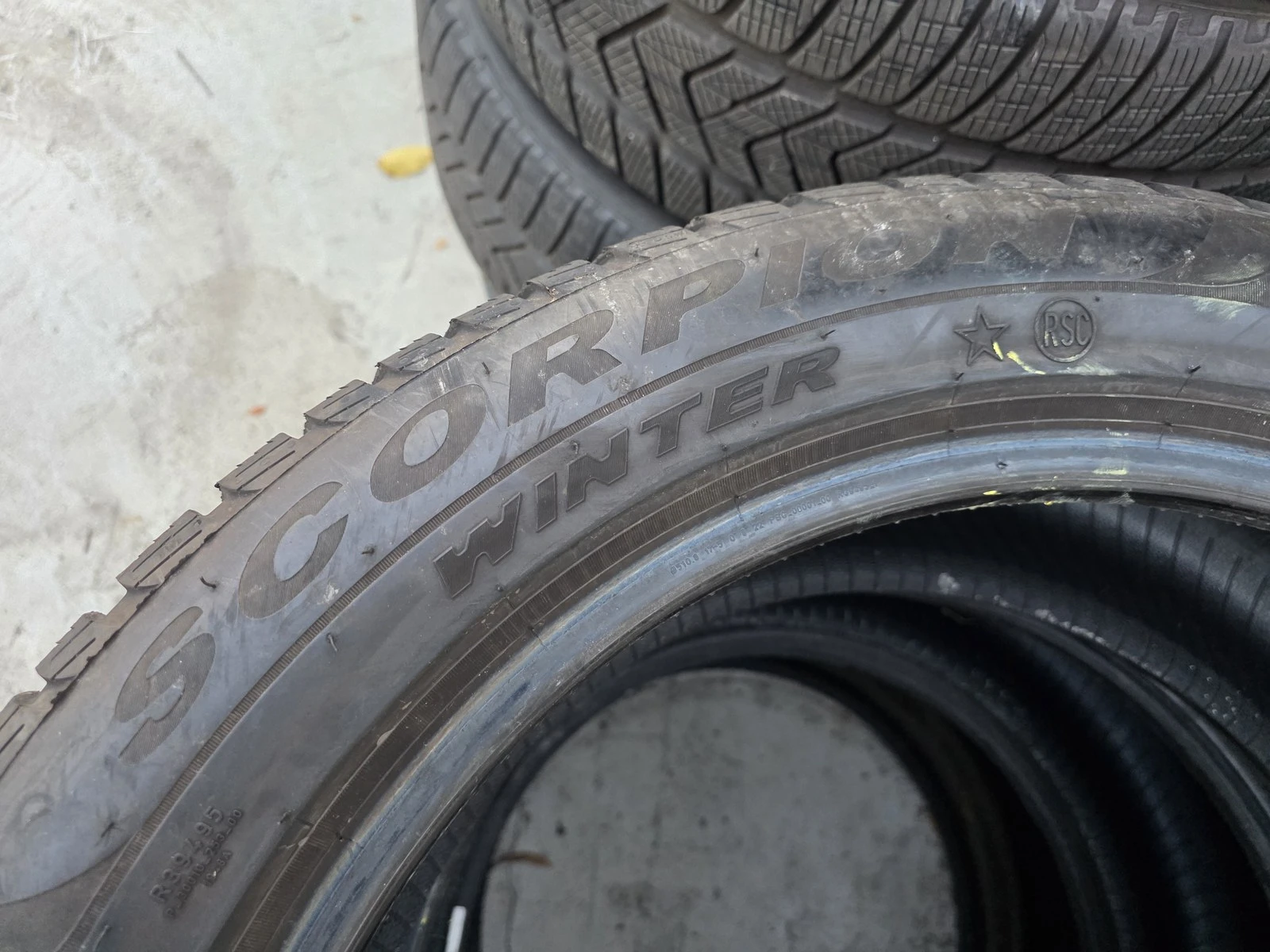 Гуми Зимни 275/45R20, снимка 4 - Гуми и джанти - 56663165