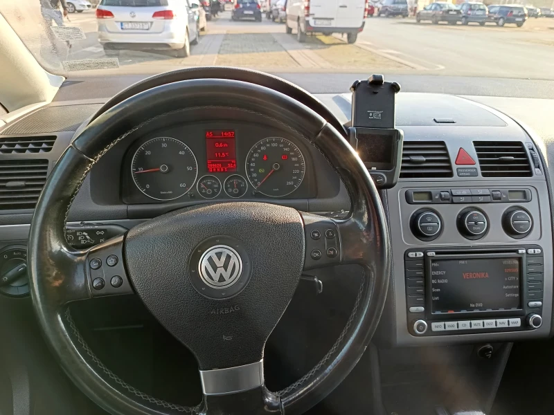 VW Touran Dsg 2.0 tdi 140 к.с bmm, снимка 12 - Автомобили и джипове - 48042132