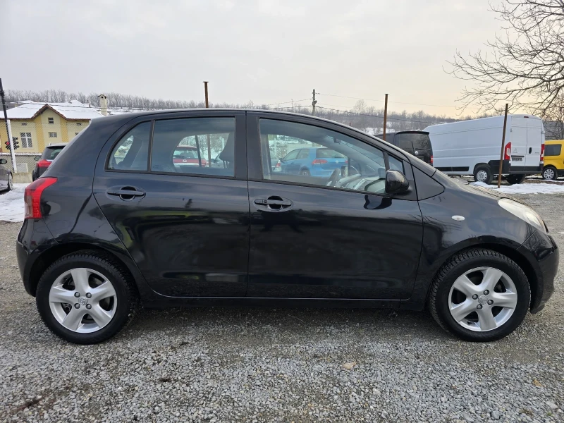 Toyota Yaris 1.3 VVTI 87 К.С. АВТОМАТИК / КЛИМАТРОНИК / КЕЙЛЕС , снимка 5 - Автомобили и джипове - 49309409