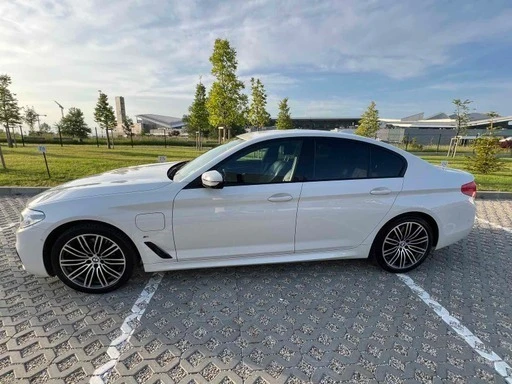 BMW 530E xDrive iPerformance* 1-ви собственик* Лизинг, снимка 5 - Автомобили и джипове - 46620808