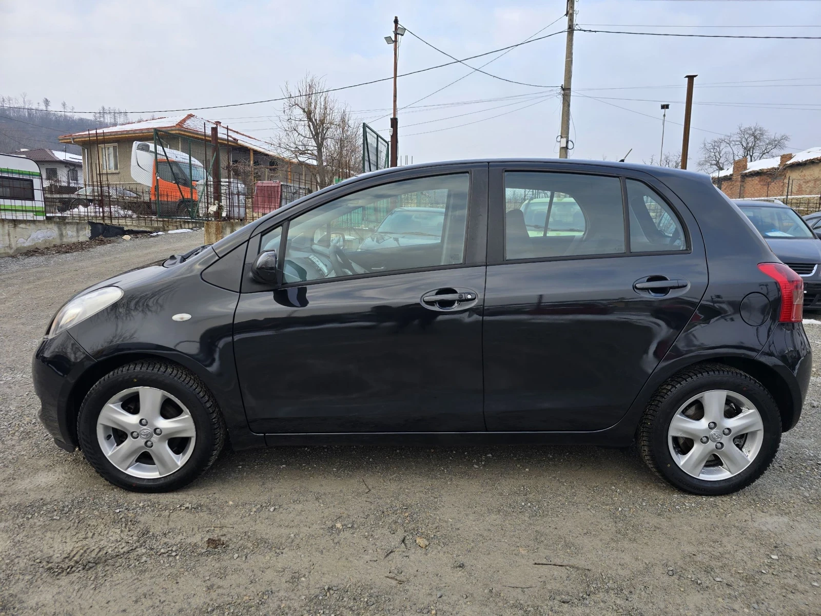 Toyota Yaris 1.3 VVTI 87 К.С. АВТОМАТИК / КЛИМАТРОНИК / КЕЙЛЕС  - изображение 6