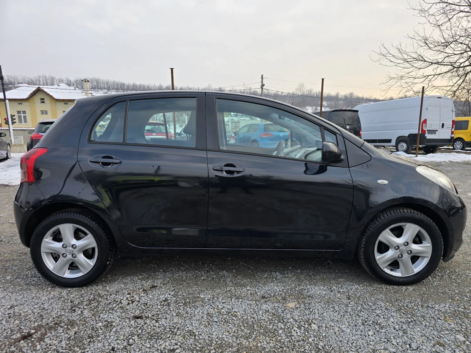 Toyota Yaris 1.3 VVTI 87 К.С. АВТОМАТИК / КЛИМАТРОНИК / КЕЙЛЕС  - изображение 5