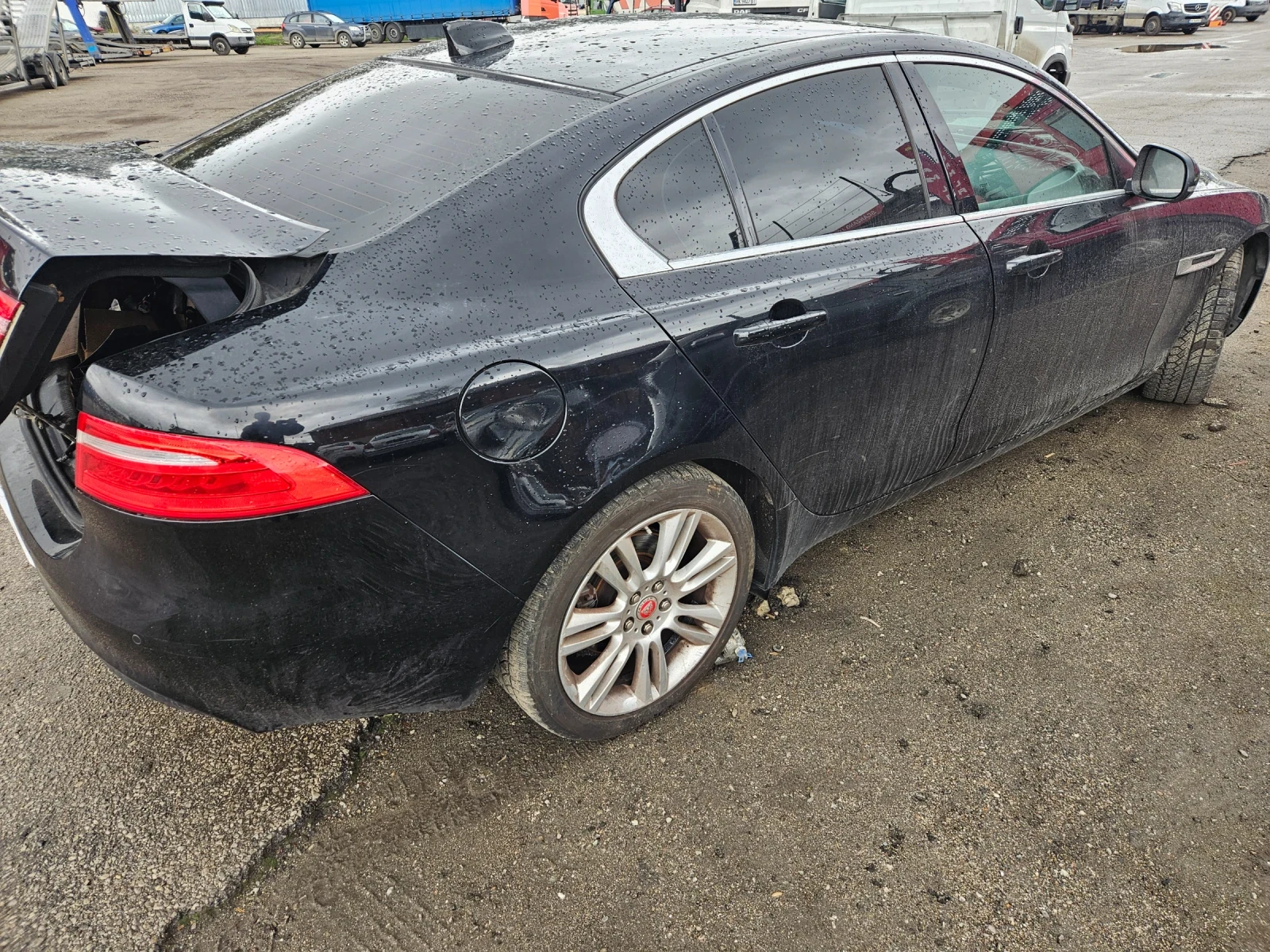 Jaguar XE 2.0dizel 163ks 2016god - изображение 6