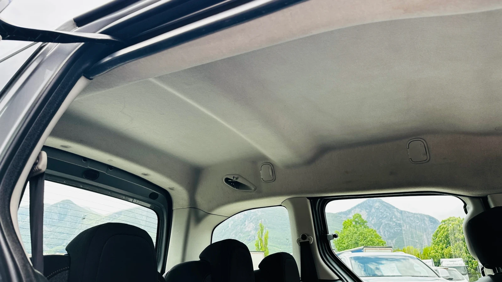 Citroen Berlingo Miltispace 2017face-1.6hdi 99кс пътнически , снимка 14 - Автомобили и джипове - 52583535