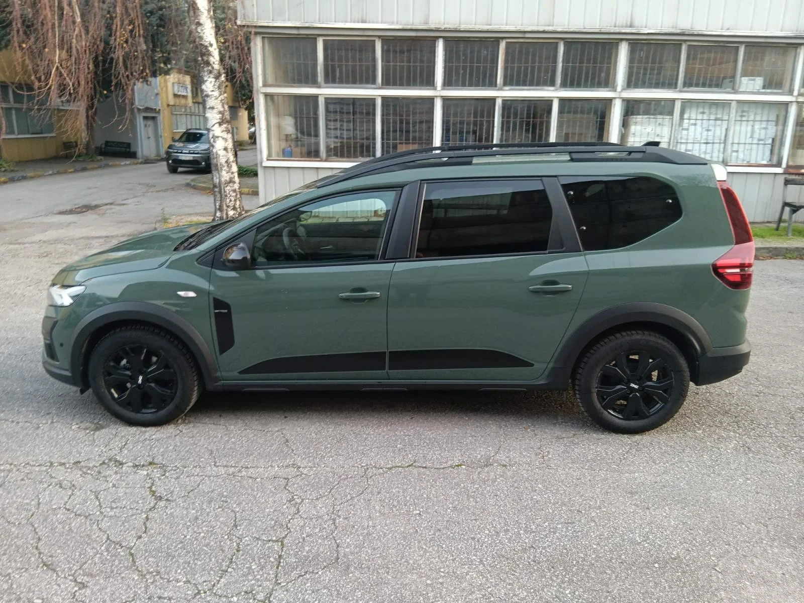 Dacia Jogger Газ Бензин 6+ 1 - изображение 3