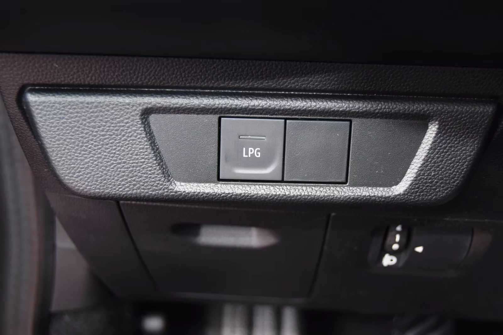 Dacia Jogger НОВ!/EXPRESSION/101HP/CAM/NAVI/LED/CPLAY/ACC/688g - изображение 10