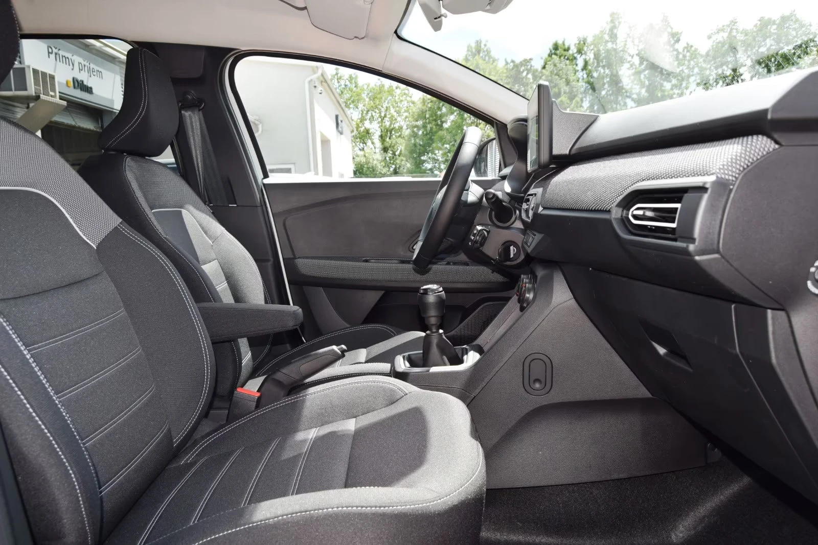 Dacia Jogger НОВ!/EXPRESSION/101HP/CAM/NAVI/LED/CPLAY/ACC/688g - изображение 9