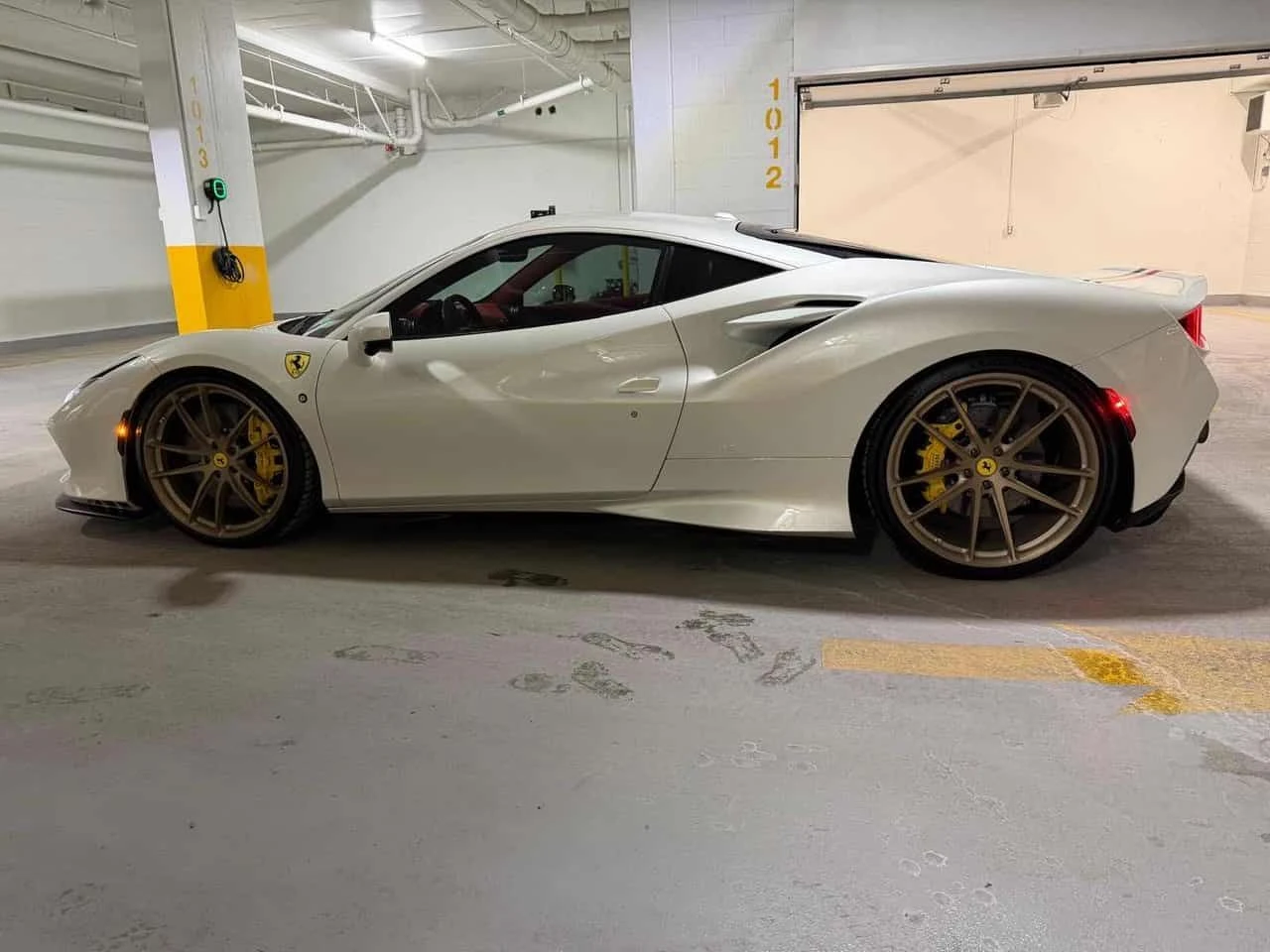 Ferrari F8 * TRIBUTO * CARFAX *  , снимка 2 - Автомобили и джипове - 53816127