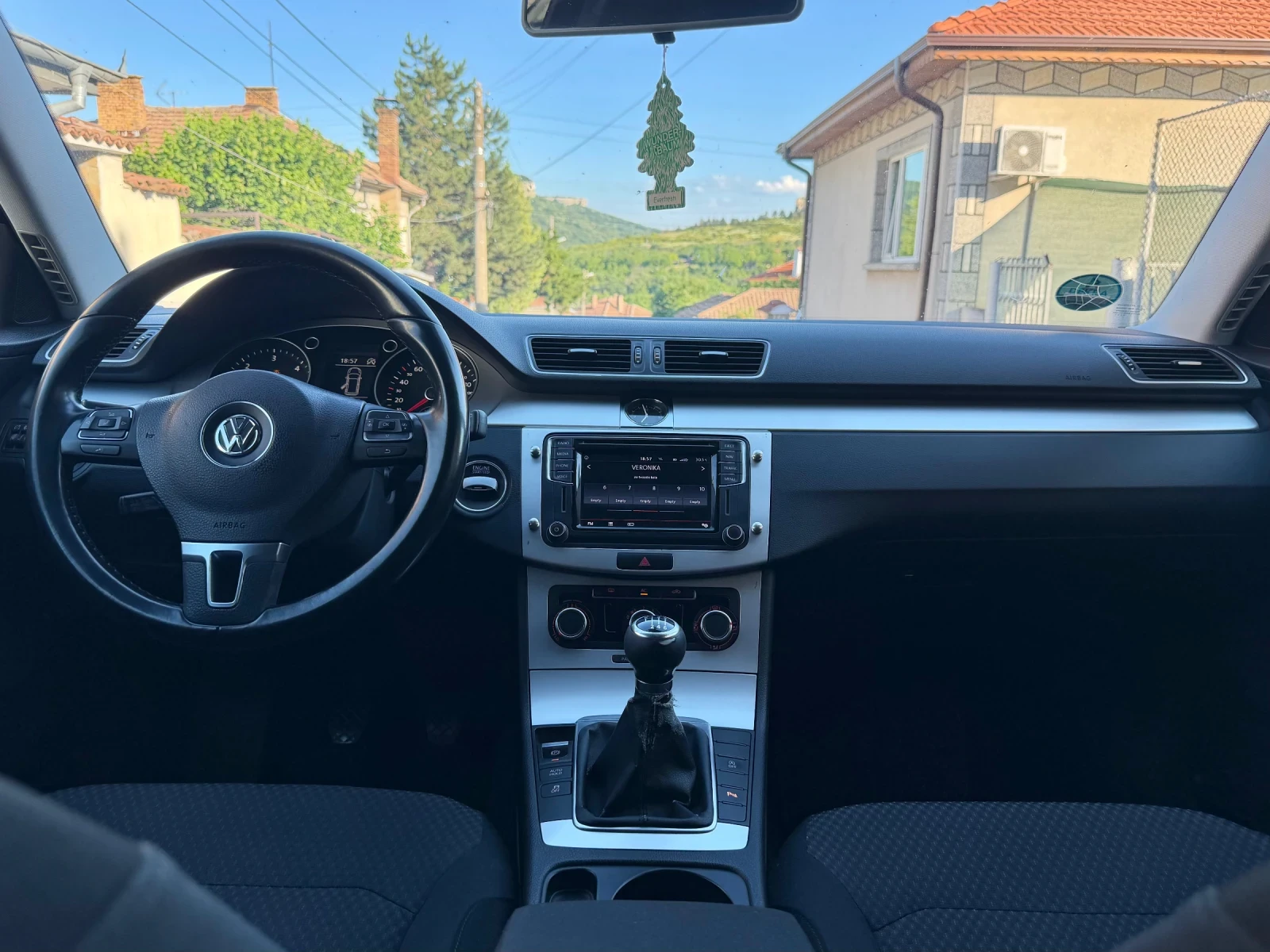 VW Passat 1.6 TDI , снимка 8 - Автомобили и джипове - 54857762