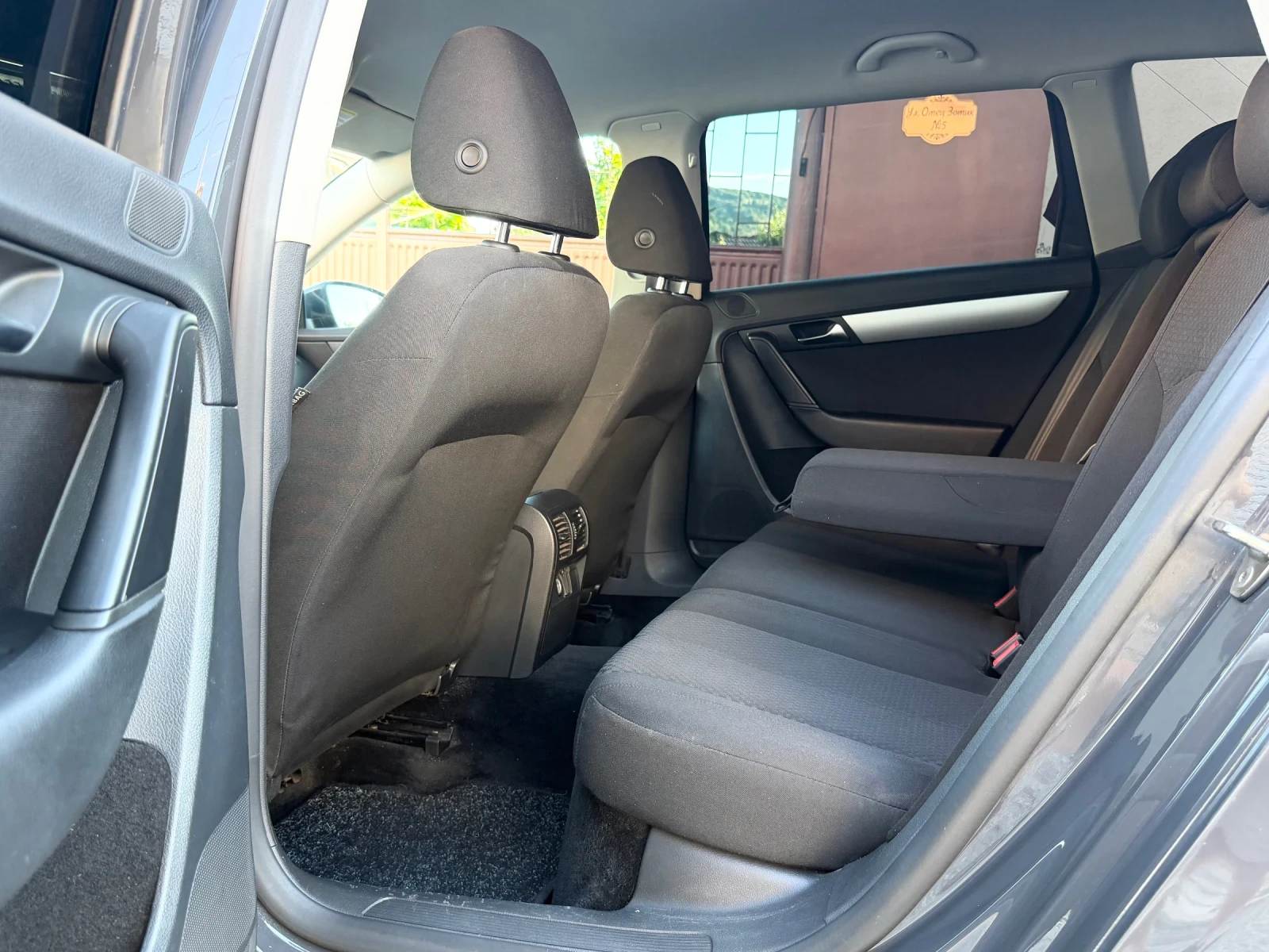 VW Passat 1.6 TDI , снимка 11 - Автомобили и джипове - 54857762