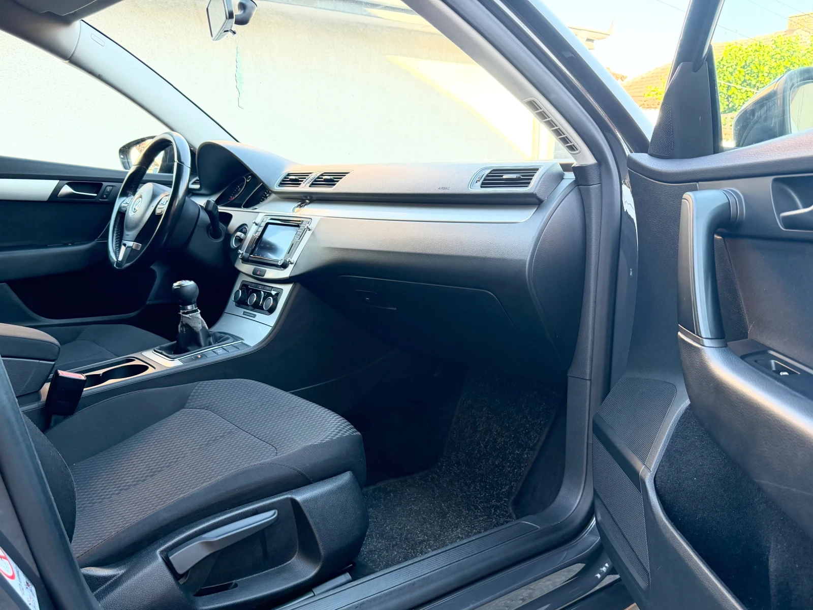VW Passat 1.6 TDI , снимка 7 - Автомобили и джипове - 54857762