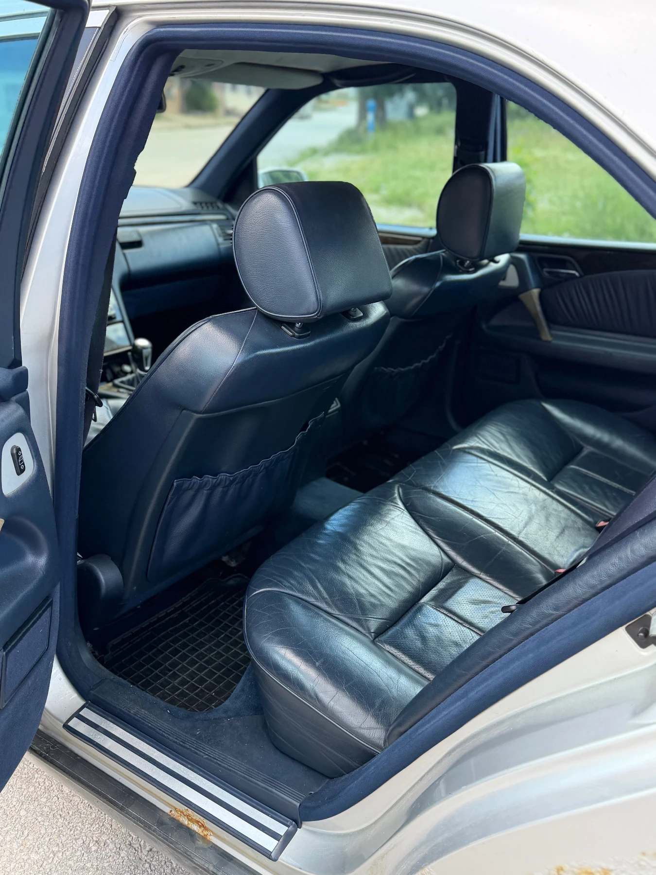 Mercedes-Benz E 200 avangarde. ГАЗ, снимка 11 - Автомобили и джипове - 54892339