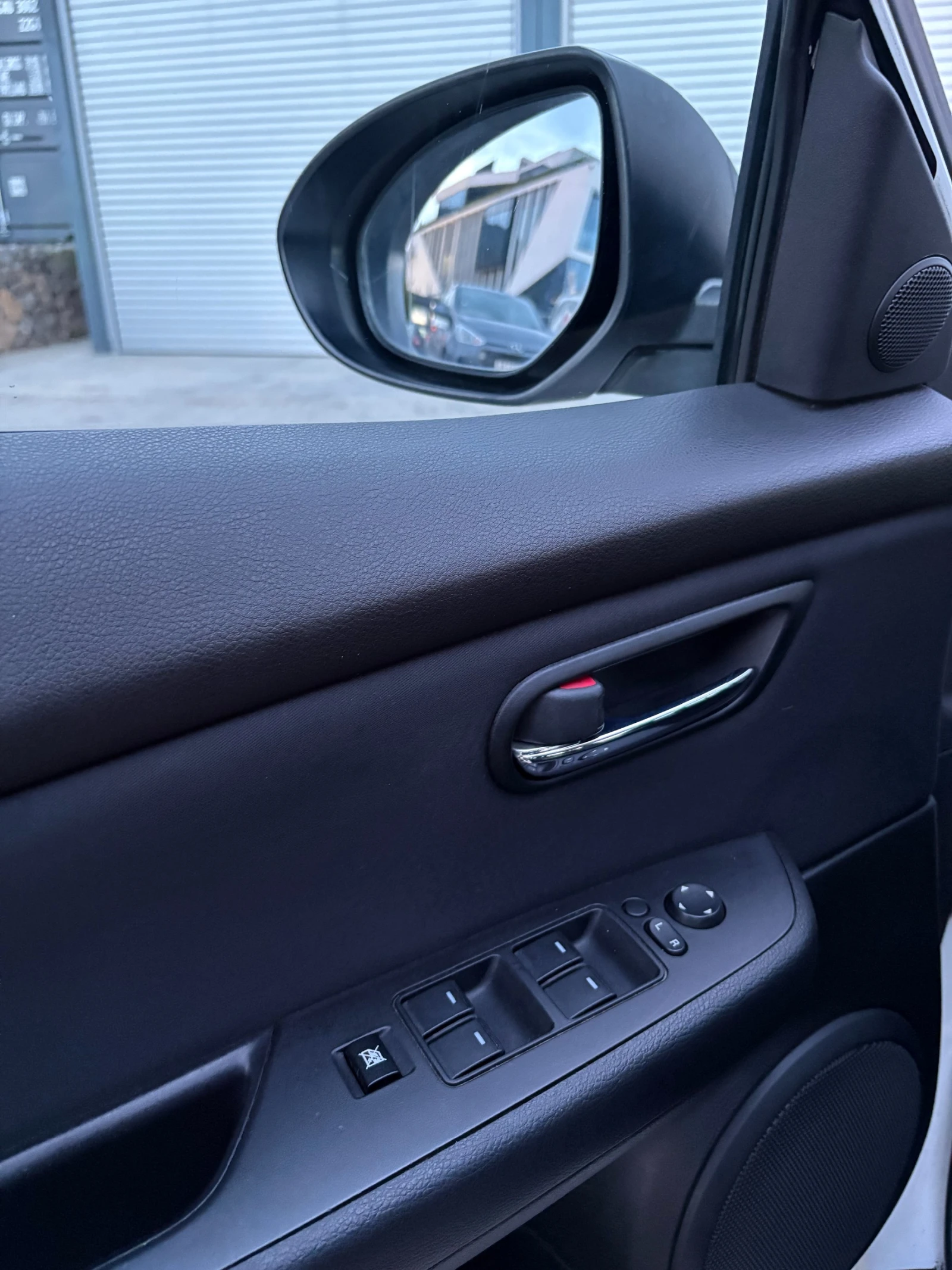 Mazda 6 2.2 CD, снимка 14 - Автомобили и джипове - 55001216