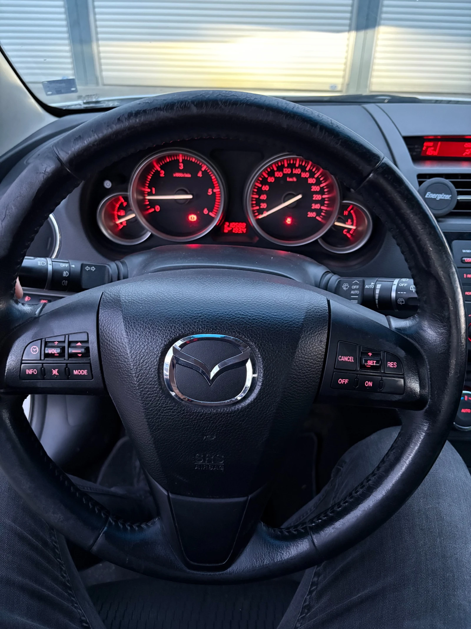 Mazda 6 2.2 CD, снимка 13 - Автомобили и джипове - 55001216