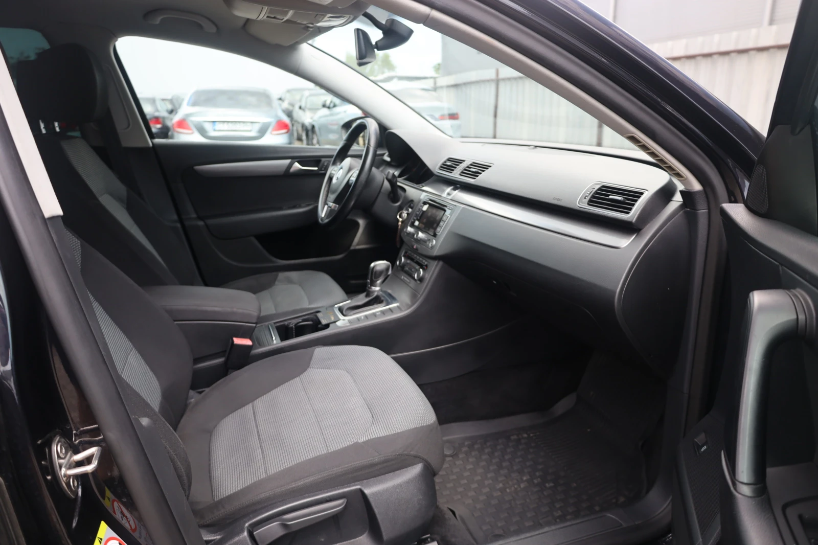 VW Passat 2.0TDI DSG Klimatronic  PDC 17Zoll Navi 140Ps iCar, снимка 7 - Автомобили и джипове - 55362420