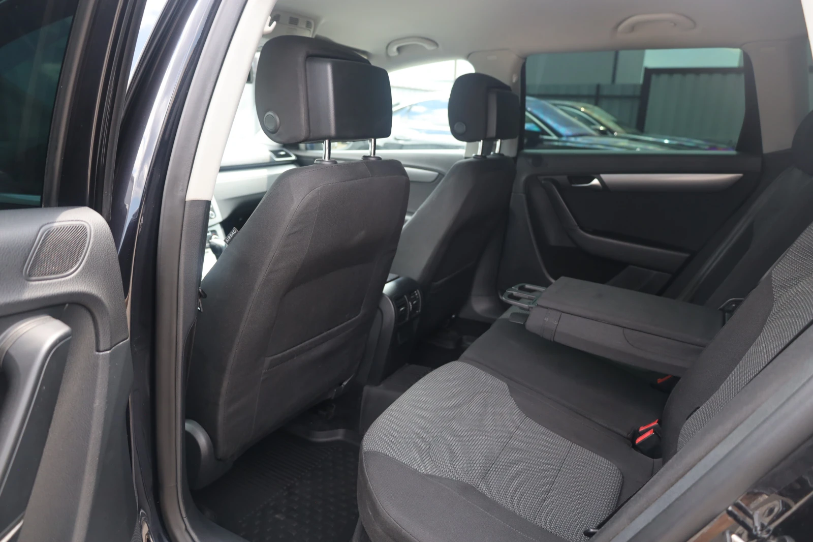 VW Passat 2.0TDI DSG Klimatronic  PDC 17Zoll Navi 140Ps iCar, снимка 10 - Автомобили и джипове - 55362420