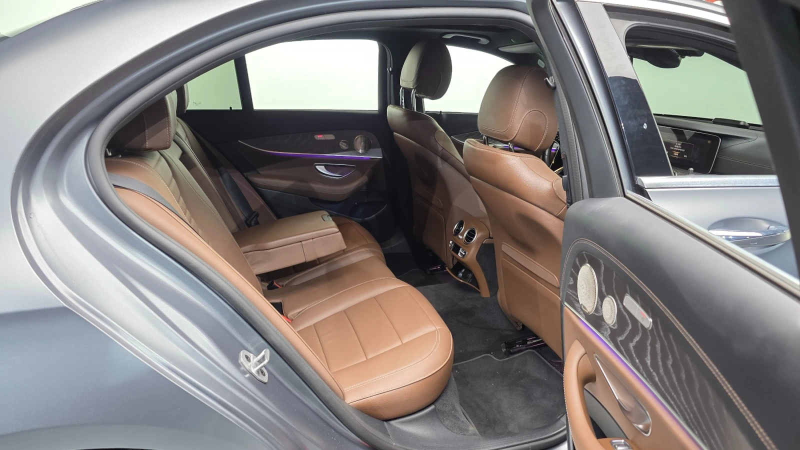 Mercedes-Benz E 350 2.0 4MATIC, снимка 10 - Автомобили и джипове - 56224256